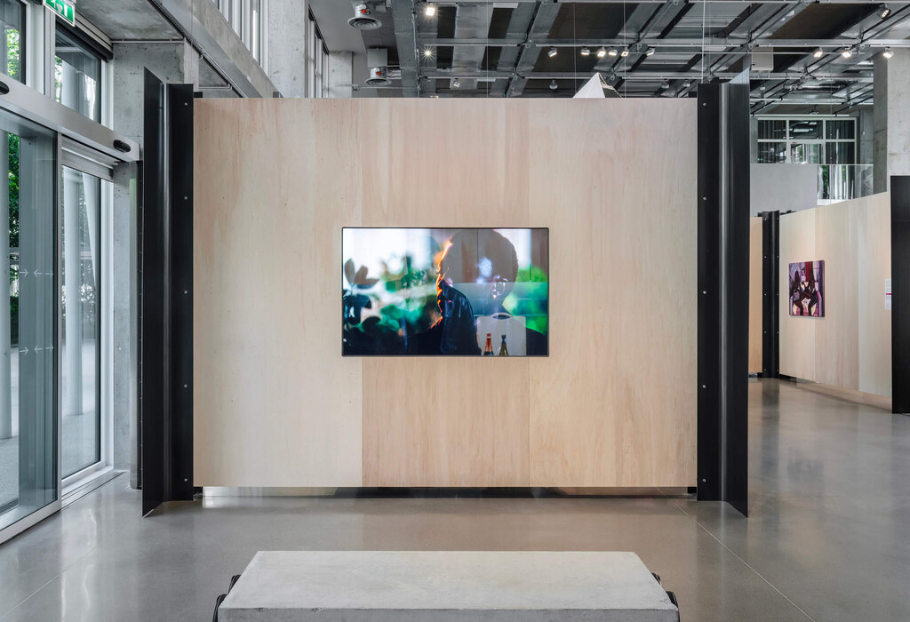Art direction for “Trouver son Monde” at le 19M, Paris (2025). 
Scenography concept (art hanging and display layout, visitor flow, material) and signage design (typography, colors). 
Pictured: exhibition wall, varnished plywood panel framed by steel profiles (380×280CM) - © Axel Pelletanche
