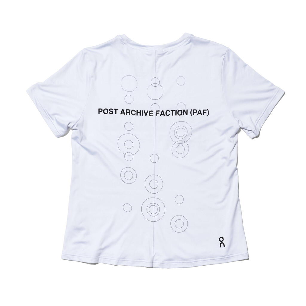 Visual Identity for ON “morning run system” program during Paris Fashion week, 2025. 
Pictured: special t-shirt with Post Archive Faction - © Axel Pelletanche